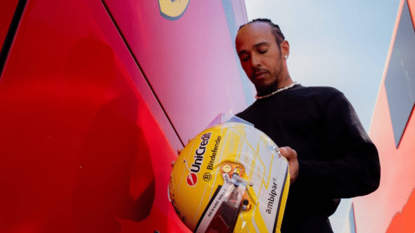 Hamilton permanece ao lado do seu 'melhor amigo' durante internação