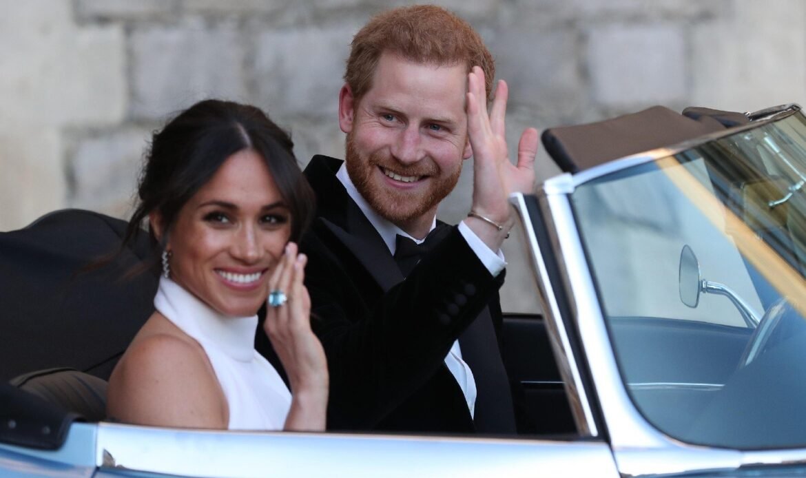 Fãs de Meghan Markle são acusados de 'aterrorizar' religiosos que criticaram ostentação em tradição de Natal 47 Fãs de Meghan Markle são acusados de 'aterrorizar' religiosos que criticaram ostentação em tradição de Natal
