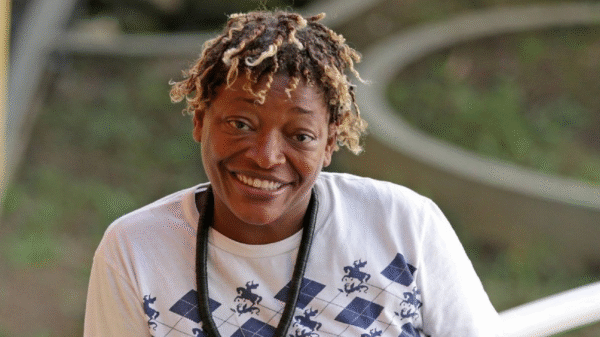 Mart’nália comemora 60 anos com bolo em formato de vagina