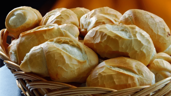 Conselho Tutelar proíbe filho de vender pães feitos pela mãe
