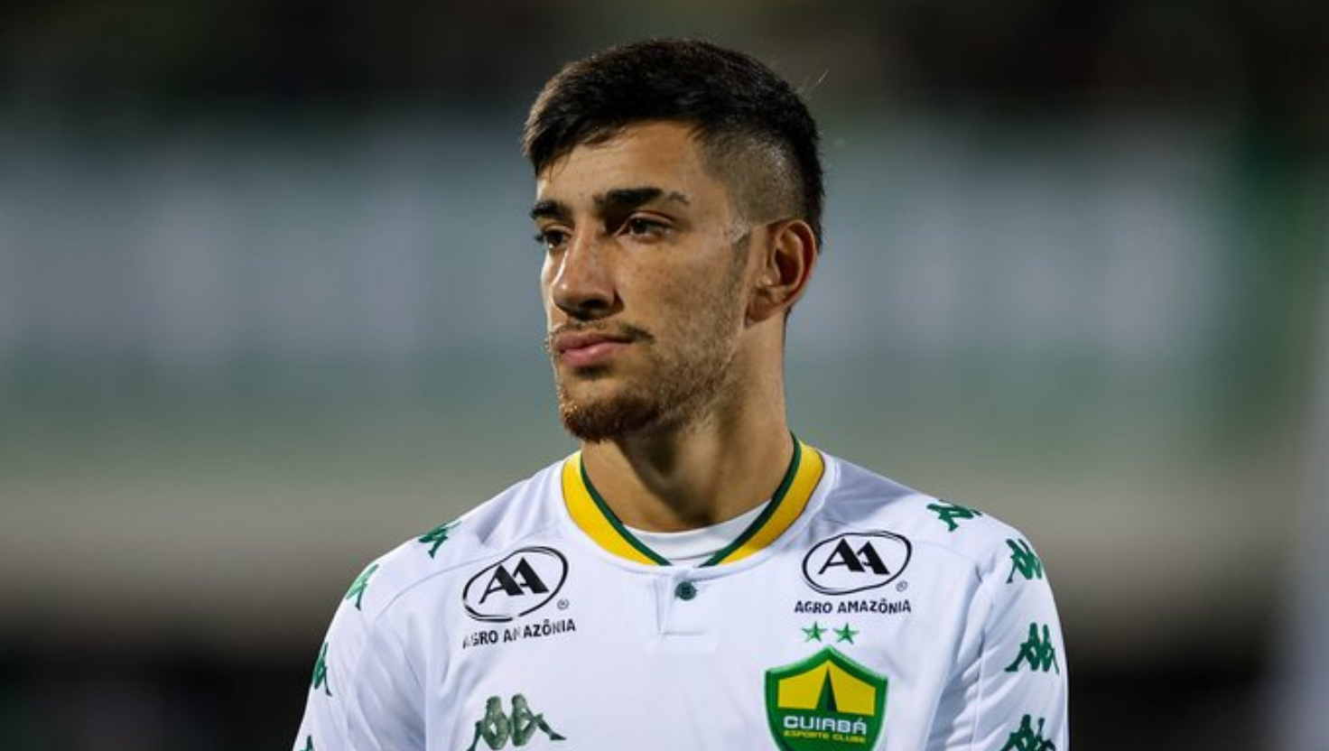 Quem é o ex-jogador do Santos flagrado chutando o portão da casa da namorada