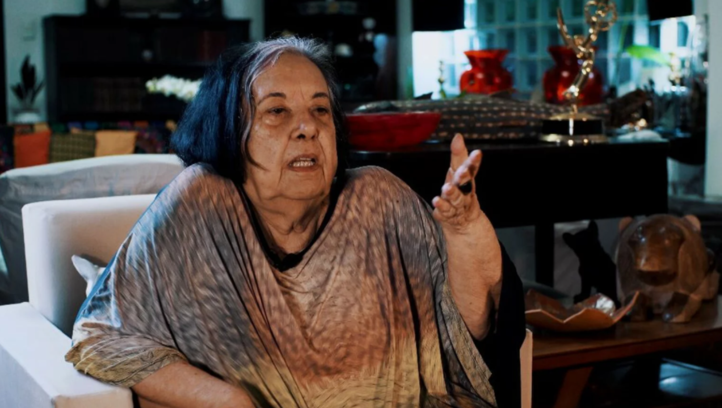 Carnavalesca Rosa Magalhães é homenageada em documentário; saiba quando e onde assistir