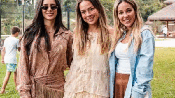 Bruna Biancardi posa com Carol Dantas, ex de Neymar, e celebra relação com Davi Lucca