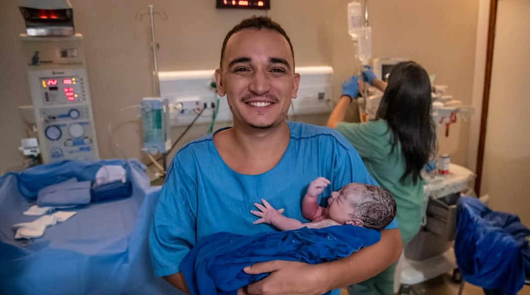 Ary Mirelle e João Gomes compartilham primeiro vídeo do filho caçula, Joaquim, recém-nascido