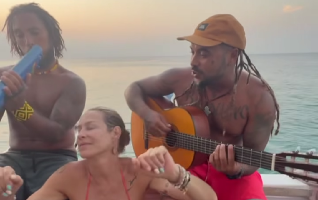 Luana Piovani curte passeio de barco em Fernando de Noronha e inspira cantor local a compor música