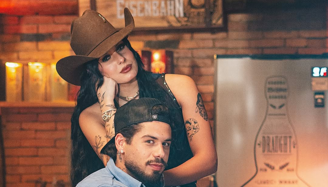 Zé Felipe posa com Ana Castela pela primeira vez após apagar fotos com Virginia