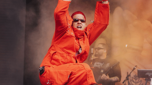 Cabelo vermelho, Brandão e romance: como foi o show de WIU no The Town