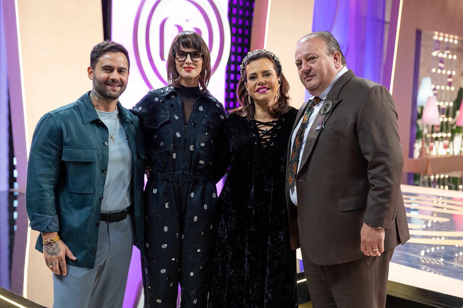 Narcisa Tamborindeguy invade estreia do “MasterChef Confeitaria” e ajuda a escolher as melhores sobremesas