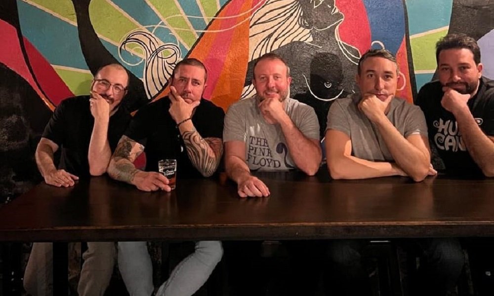 Acesso 54 lança álbum "Delírios Artificiais"