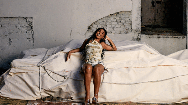 A cantora AJULIACOSTA - Foto: Matheus Aguiar