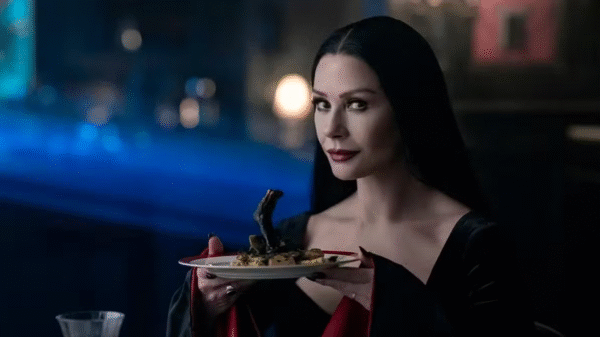 Atriz de Wandinha, Catherine Zeta-Jones é detonada após comentário sobre garoto de 12 anos; entenda: "Inaceitável"