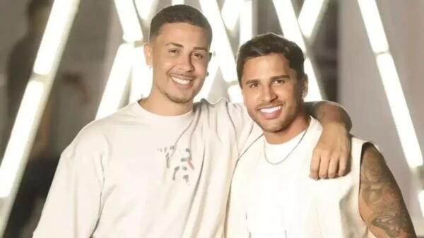 Vídeo: Carlinhos Maia surge bêbado e chorando e admite ter traído Lucas Guimarães