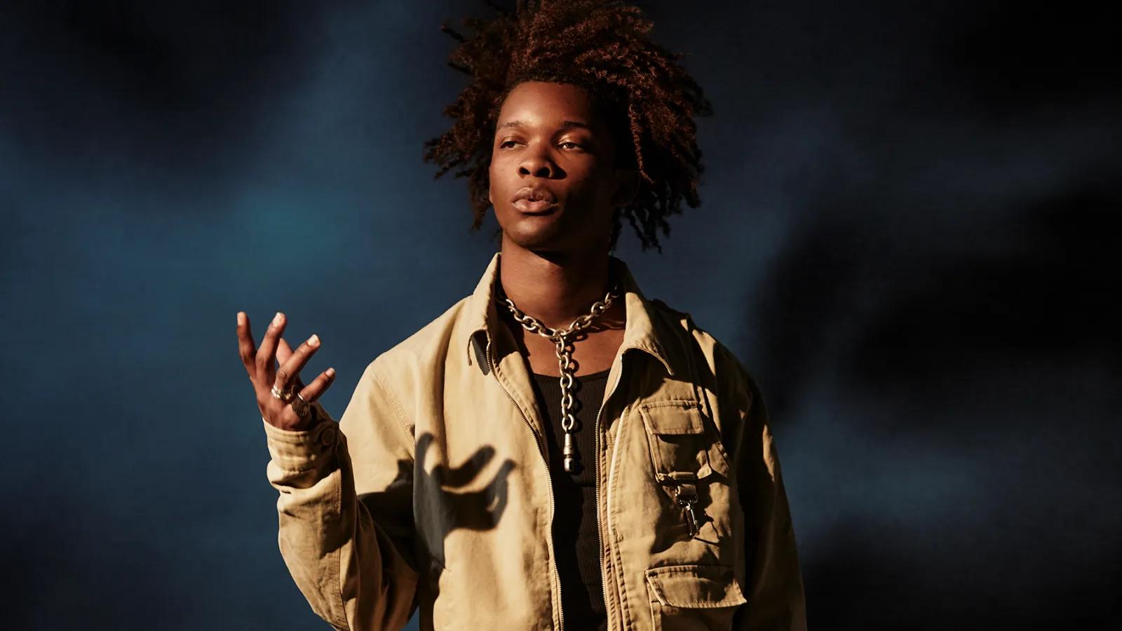 Polícia investiga corpo encontrado em Tesla de cantor D4vd