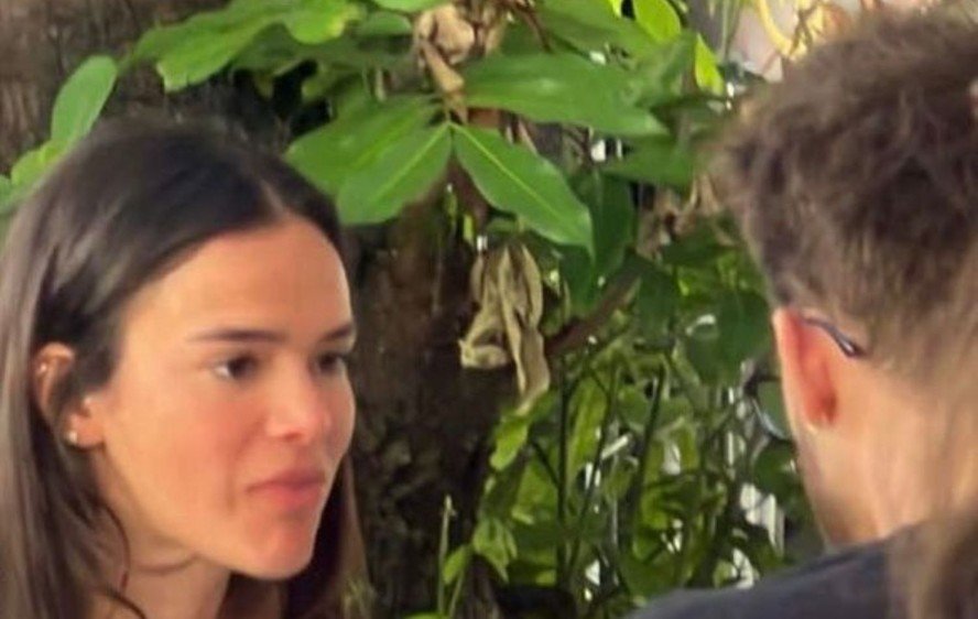 Bruna Marquezine e João Guilherme são flagrados juntos novamente e levantam rumores entre fãs
