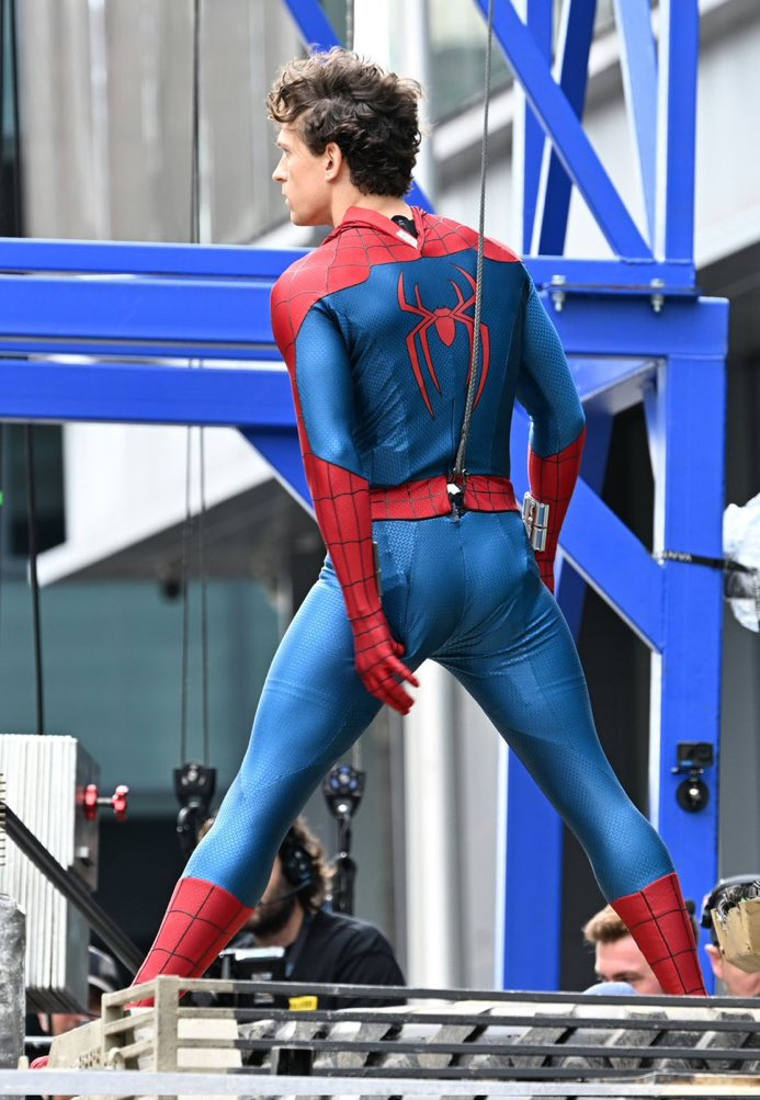 Tom Holland revela troca frequente de traje em Homem-Aranha: Um Novo Dia’: 'Fica abafado lá dentro' 52 Tom Holland revela troca frequente de traje em Homem-Aranha: Um Novo Dia’: 'Fica abafado lá dentro'