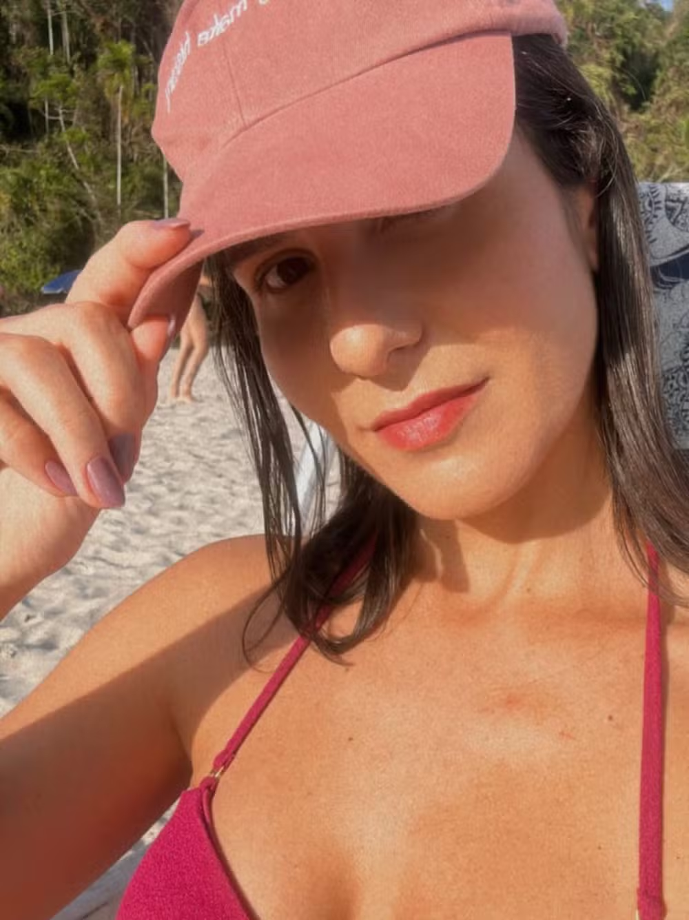 Nataly Mega posta álbum de fotos com novo namorado; veja