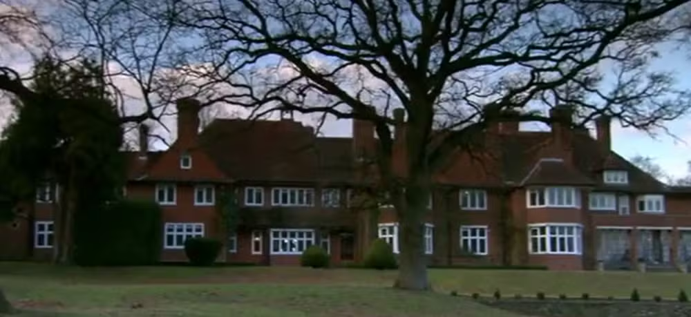 Mansão de R$ 43 milhões onde Adele morou encalha após declaração da cantora sobre fantasmas; veja fotos