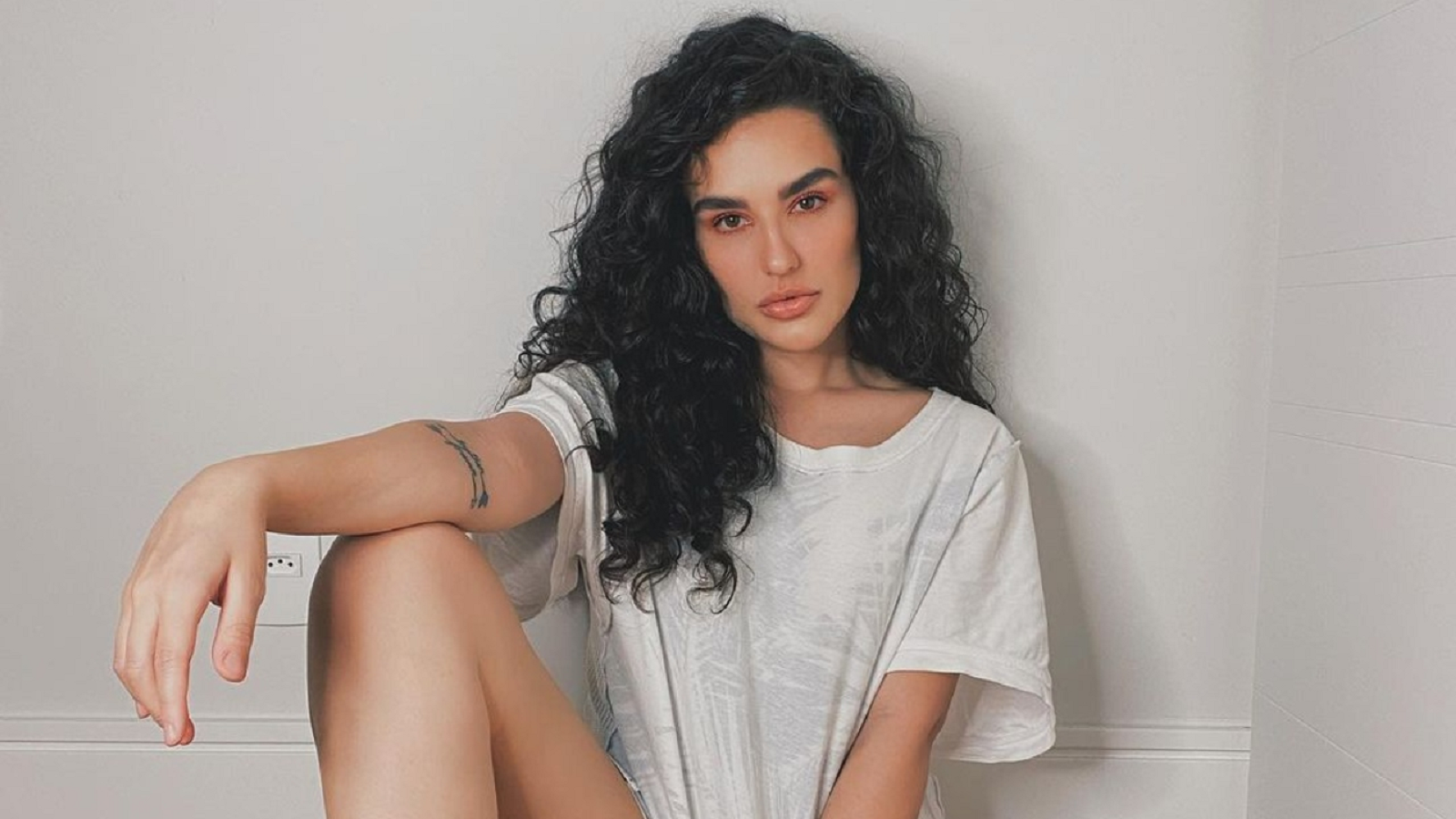 Kéfera reflete sobre relacionamentos e revela "dificuldade" com mulheres: "Nasci para obedecer"