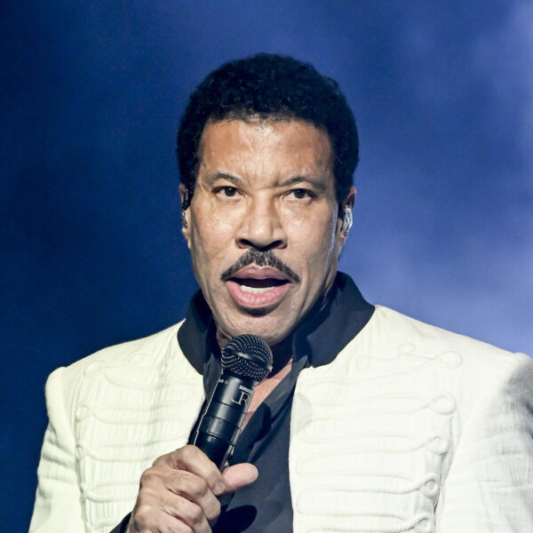 Lionel Richie é internado na UTI após show nos Estados Unidos, diz site