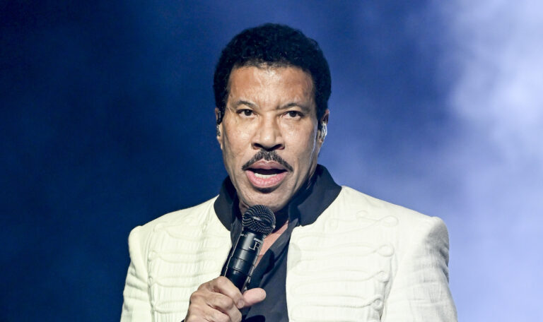 Lionel Richie é internado na UTI após show nos Estados Unidos, diz site