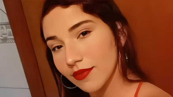 Jovem é presa em Minas Gerais acusada de usar página de fofocas para extorsão