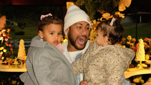 Neymar Jr com as filhas- Foto: Reprodução / Instagram @neymarjr