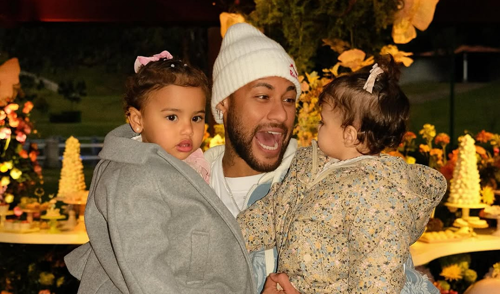 Neymar Jr com as filhas- Foto: Reprodução / Instagram @neymarjr