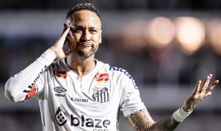 Neymar causa tumulto na web após curtida em foto de mulher 47 Neymar no Santos • Raul Baretta/ Santos FC