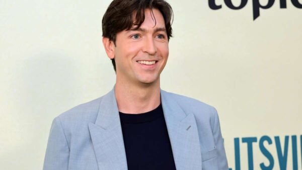 Nicholas Braun é proibido de consumir álcool e drogas após prisão por dirigir alcoolizado
