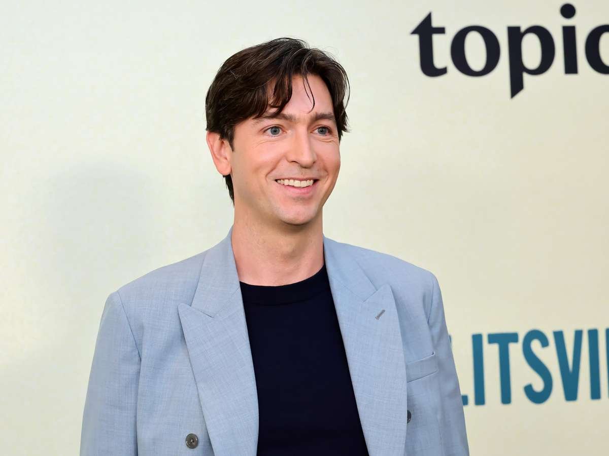 Nicholas Braun é proibido de consumir álcool e drogas após prisão por dirigir alcoolizado