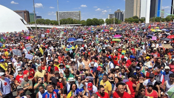 Manifestantes ocupam ruas pelo país em atos contra anistia e PEC da Blindagem