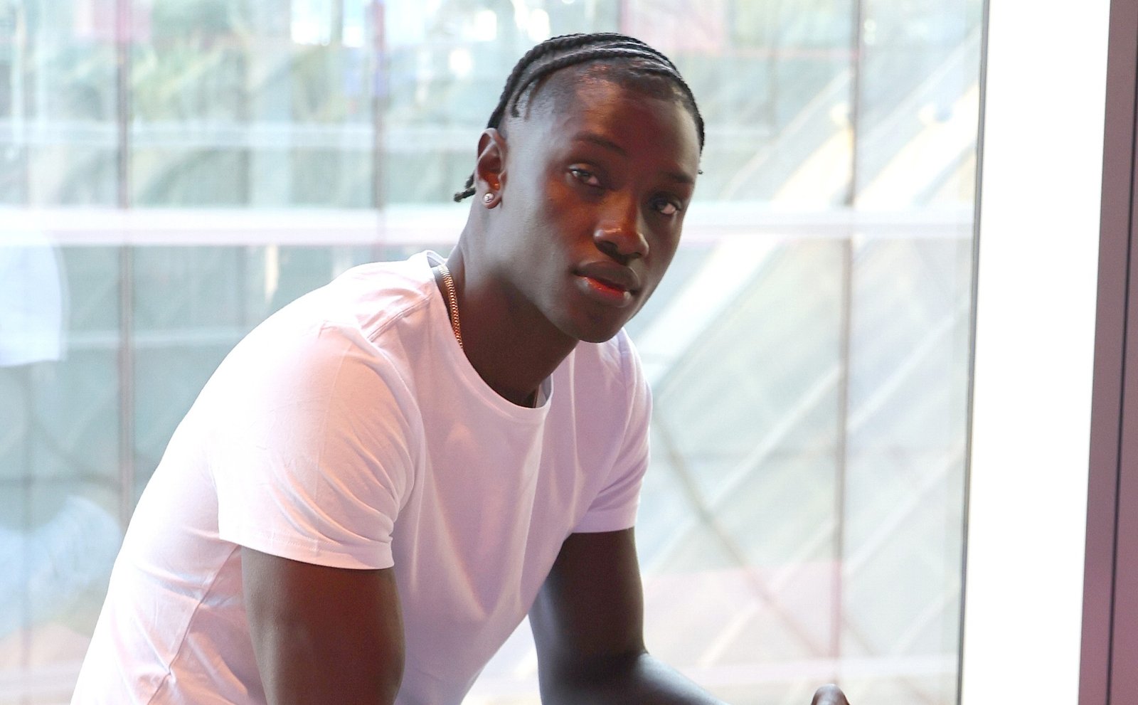 Noite Toda, Escape, Sticks e mais: faixas de artistas independentes para ouvir