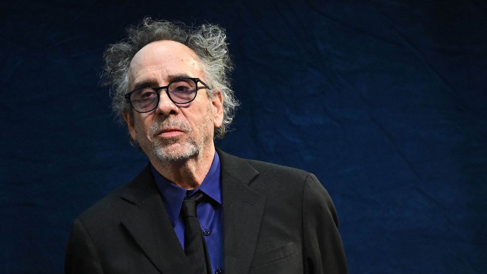 Quem é Tim Burton, diretor renomado em Hollywood e que dirigiu novo clipe de Lady Gaga