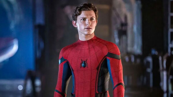 tom holland troca traje aranha