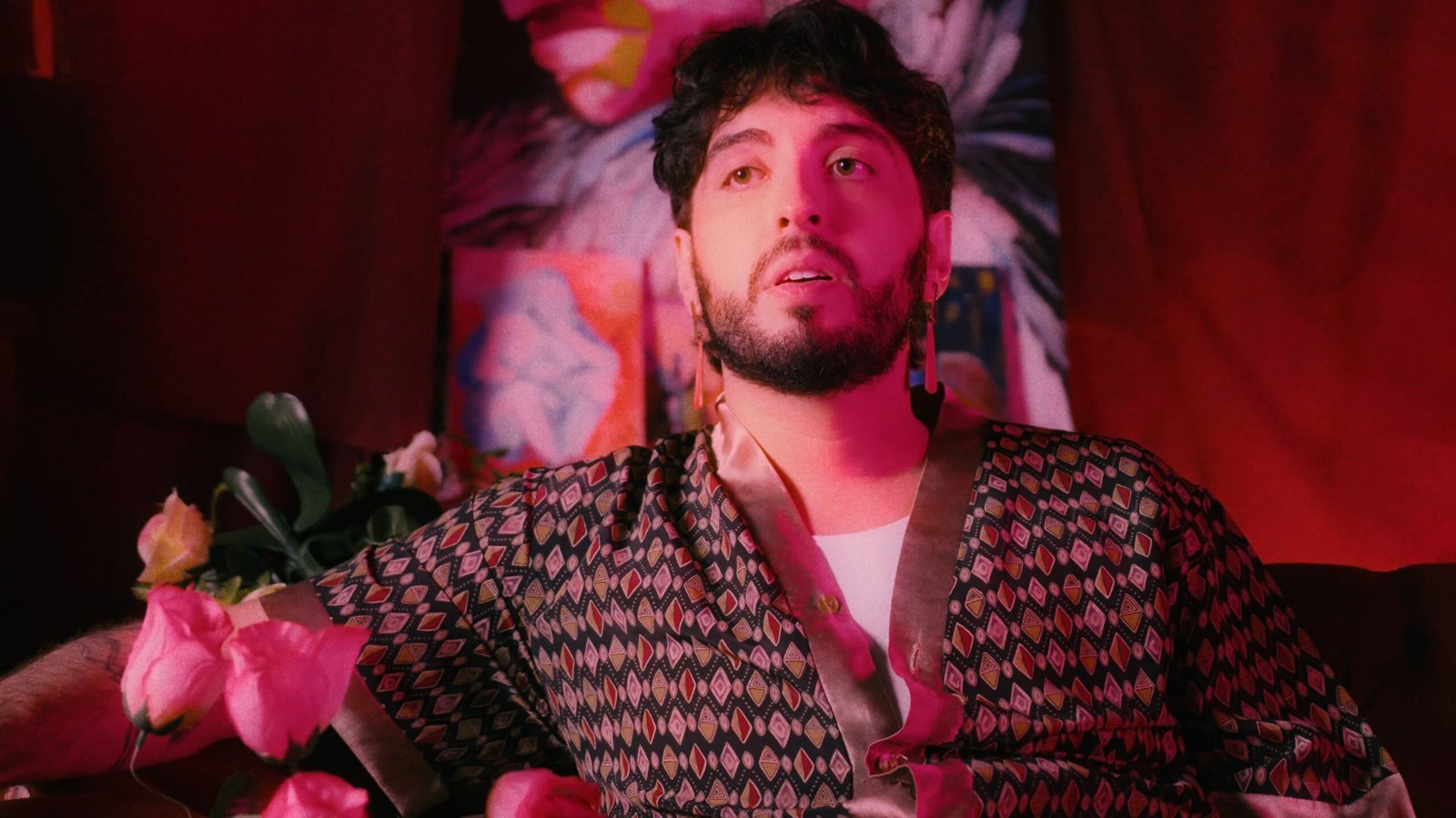 Renato Enoch lança o single "No Escuro (Sigilo)" e marca nova fase sonora e estética em sua carreira 51 Renato Enoch lança o single "No Escuro (Sigilo)" e marca nova fase sonora e estética em sua carreira