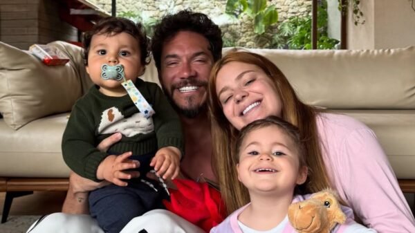 Eliezer explica por que Lua ainda não vai à escola: "Não está nos nossos planos"