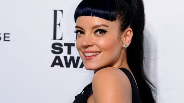 Lily Allen expõe traições de ex-marido em novo álbum
