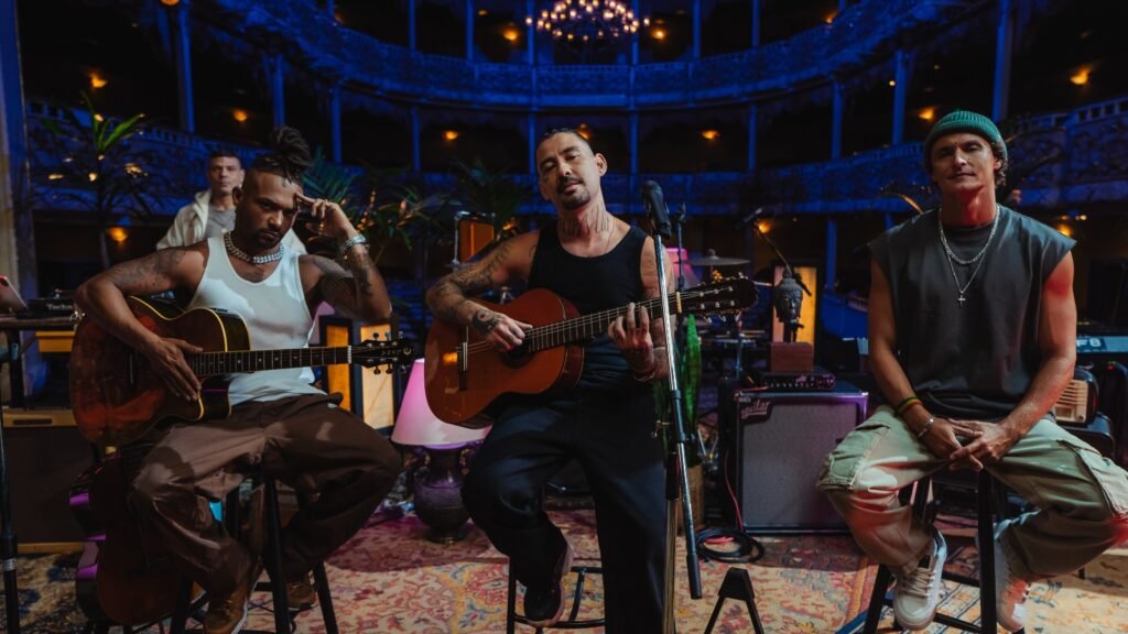 Oriente leva projeto acústico ao palco do Circo Voador