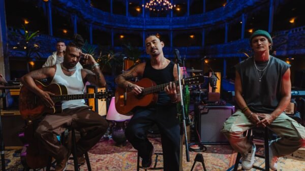 Oriente leva projeto acústico ao palco do Circo Voador