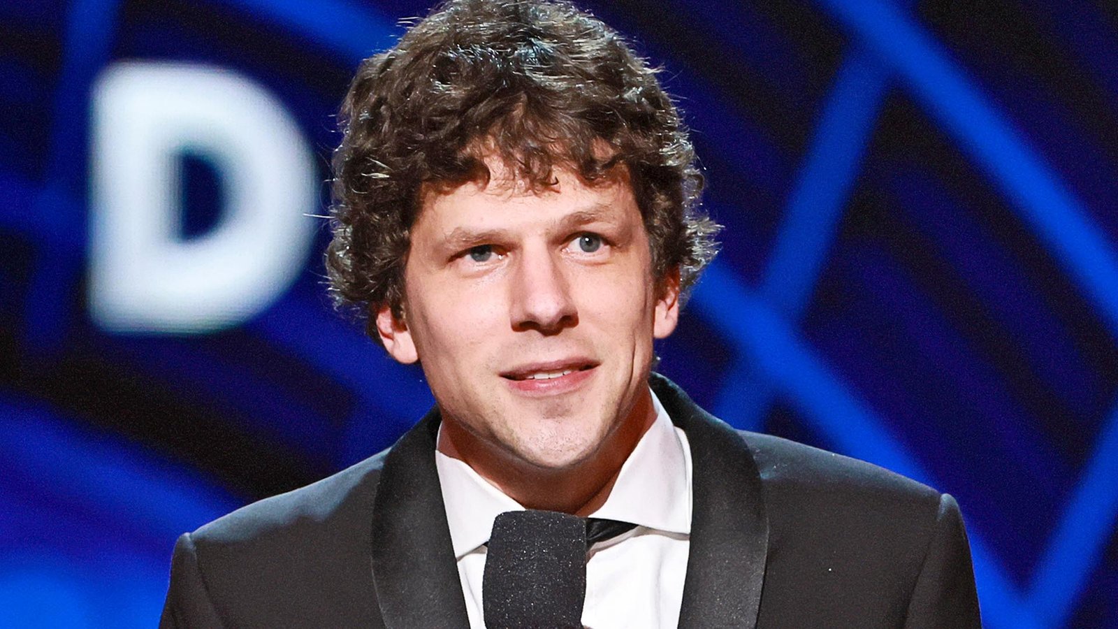 Jesse Eisenberg anuncia que vai doar rim para desconhecido e surpreende fãs 51 Jesse Eisenberg anuncia que vai doar rim para desconhecido e surpreende fãs