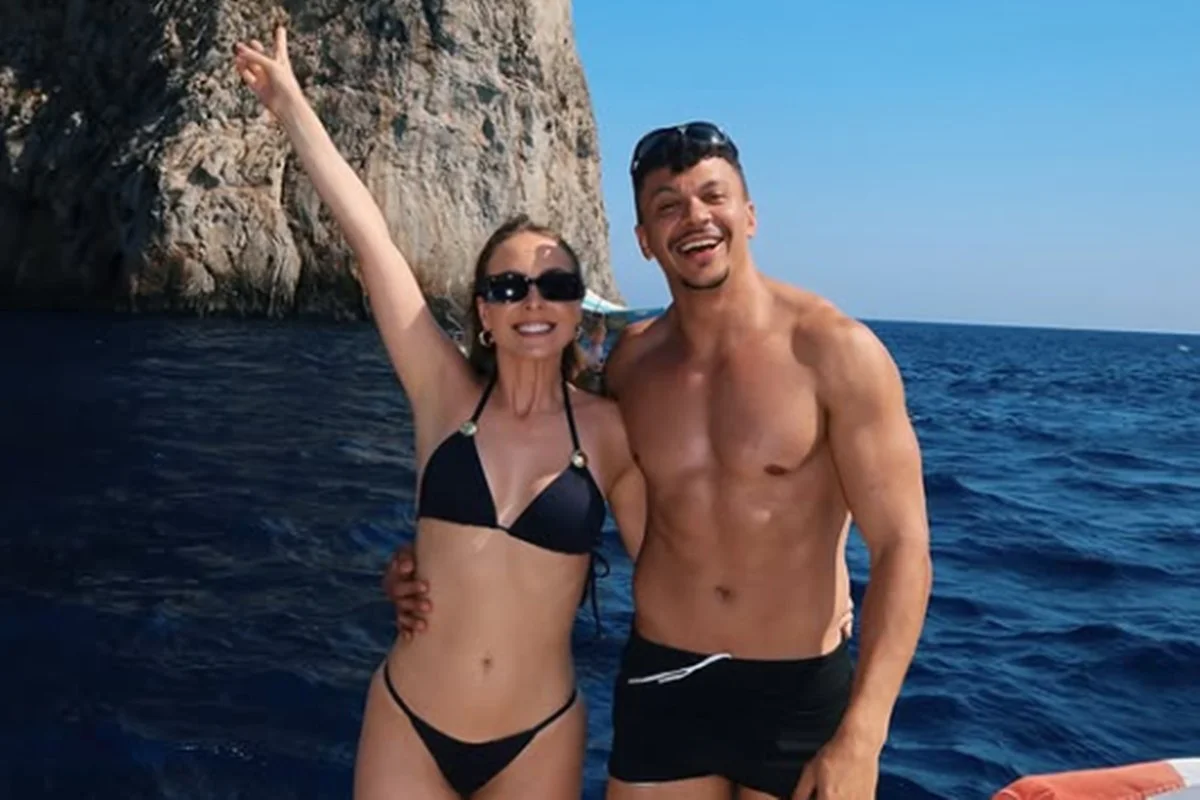 Julio Cocielo surge sem aliança em primeira aparição pública após término com Tata Estaniecki