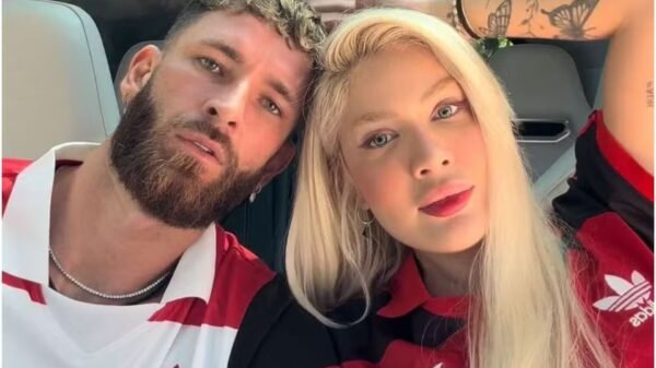 Karoline Lima segue leo pereira