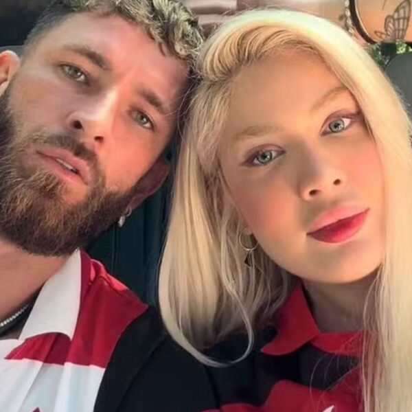 Karoline Lima segue leo pereira