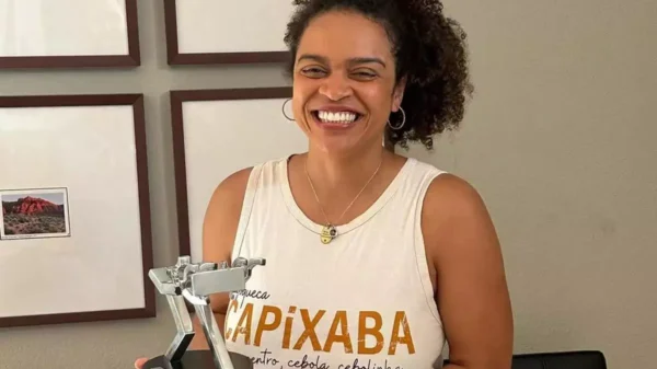 Cineasta brasileira presa nos EUA é liberada pela imigração, revela marido