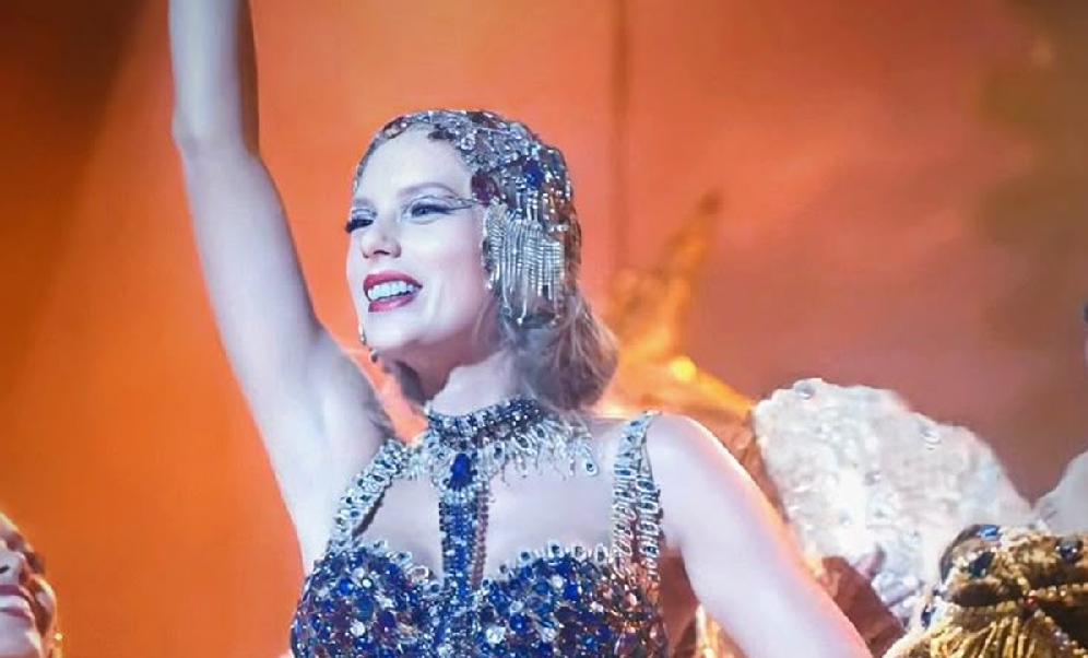 entenda o que é uma showgirl taylor swift