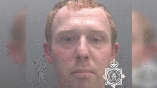 Homem é preso após ser 'amamentado' por mulher de de 60 anos em local público