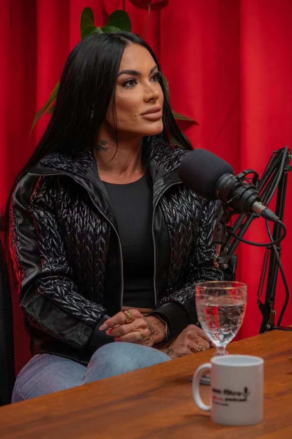 Kamila Simioni revela já ter transado com Caio Castro e dispara: "Está no top 3"