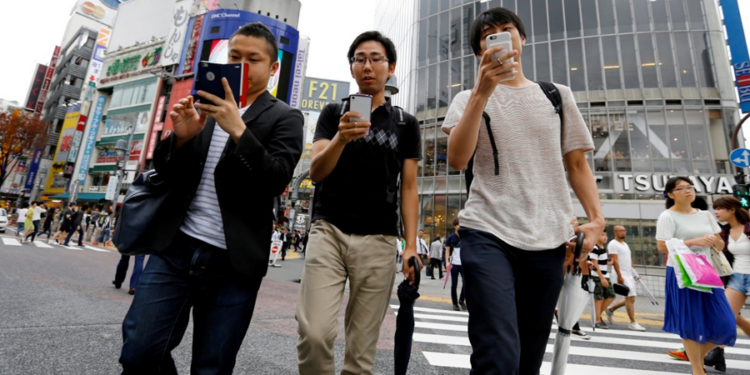 Cidade japonesa recomenda limitar uso de smartphones a duas horas por dia