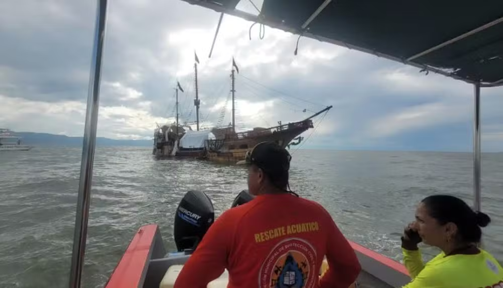 Réplica do galeão de Cristóvão Colombo afunda no litoral do México
