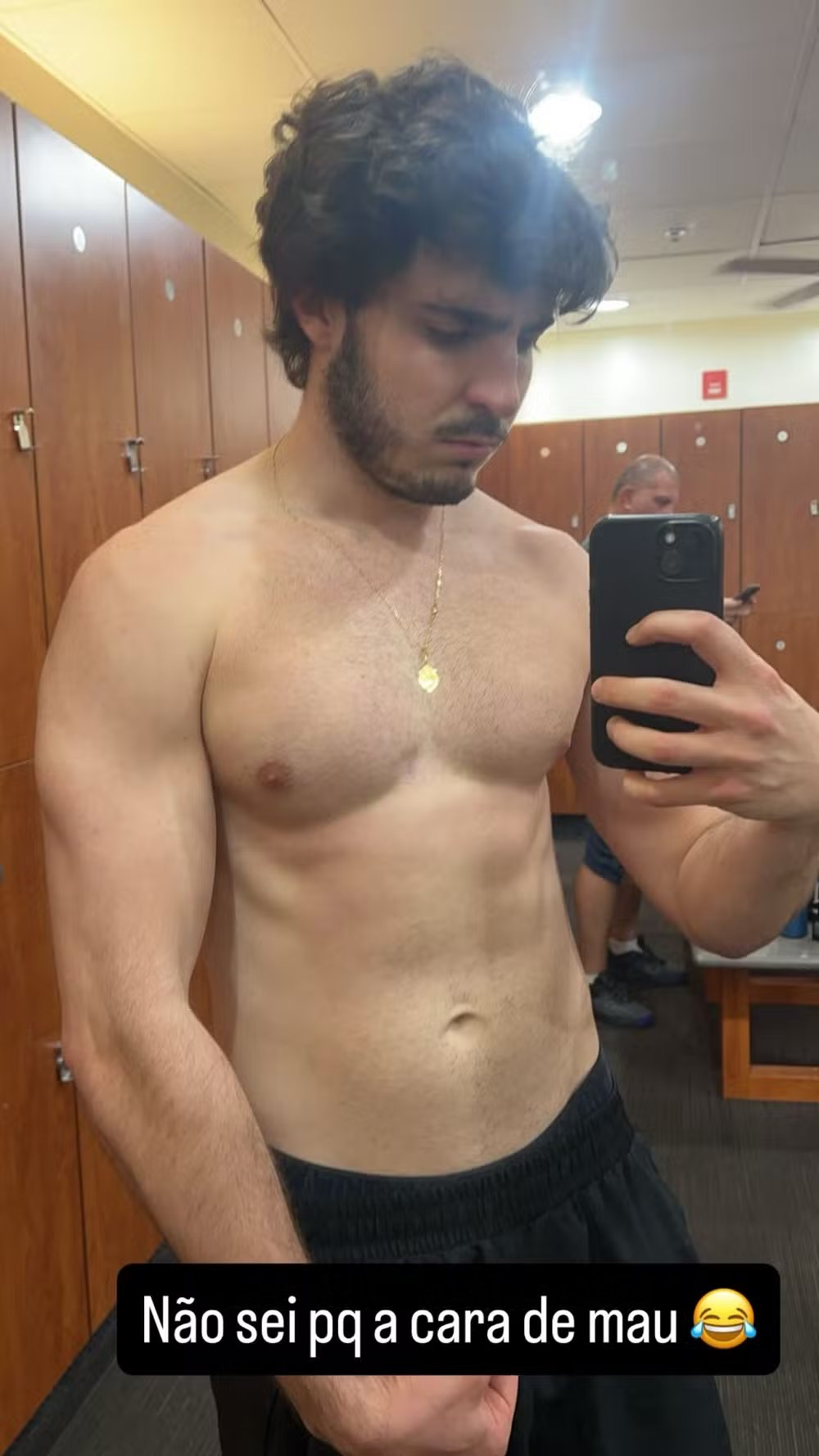 Filho de Gugu Liberato exibe físico sarado e atiça a web: "Cara de mau"